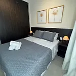 Uh House 83 , Estacionamento, Tv58 Pol ,45M2, Bela Vista